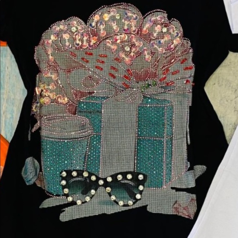 Vinizbena 3D blouses with rhinestones I have size small, medium and large